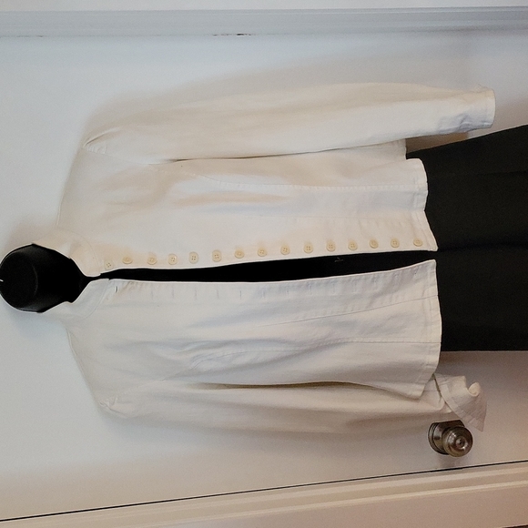 LAUREN JEANS CO. WHITE BUTTON DOWN DENIM JACKET. - Picture 2 of 11